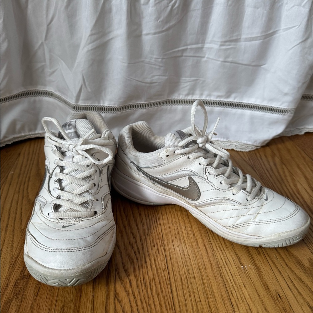 Nike White and Silver Tennis Sneakers